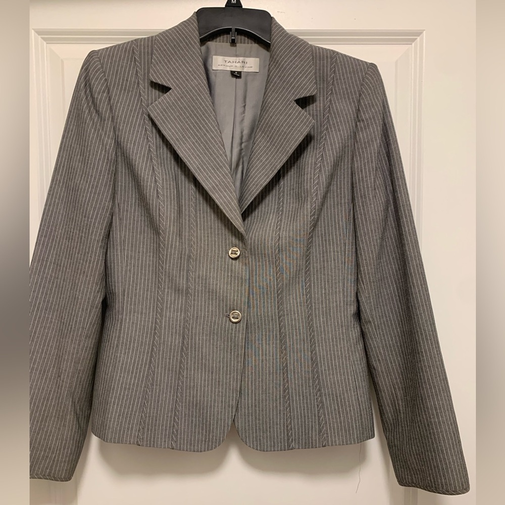 Tahari Arthur Levine gray striped pants suit size 8